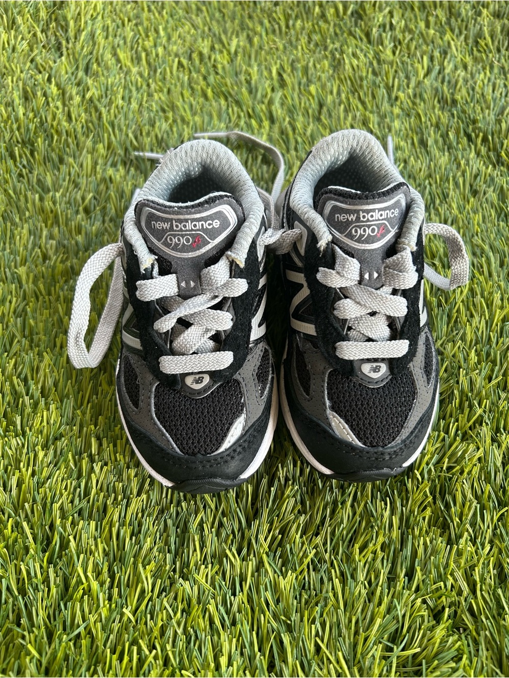 New Balance baby shoes is Black & Gray 990 Running Sneakers
